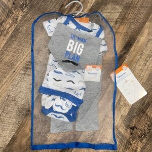 NWT 0-3 months 7 pc set-hanger, Bib, mittens, hat, bodysuit, pants & garment bag